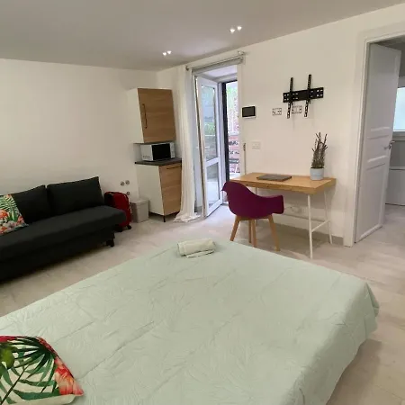 With Bathroom And Private Terrace In The Center