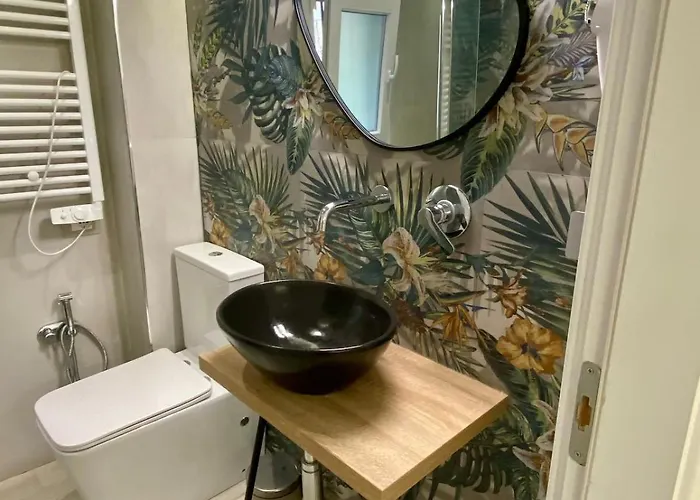 With Bathroom And Private Terrace In The Center Katánie