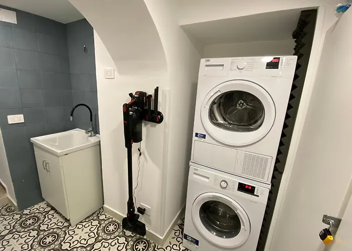 With Bathroom And Private Terrace In The Center Katánie